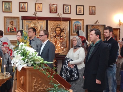 Прихожане на воскресном богослужении